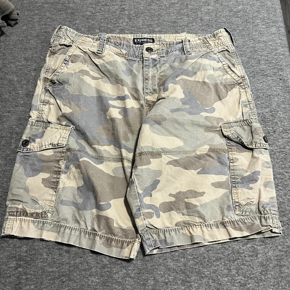 Express Mens Camo Cargo Shorts Green Brown Camouflage Size 33W 10L